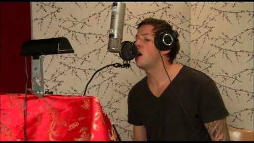 Simple Plan | Пьер исполняет «Wavin’ Flag»