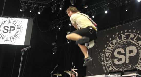 Simple Plan | Себастьян Лефебр летает